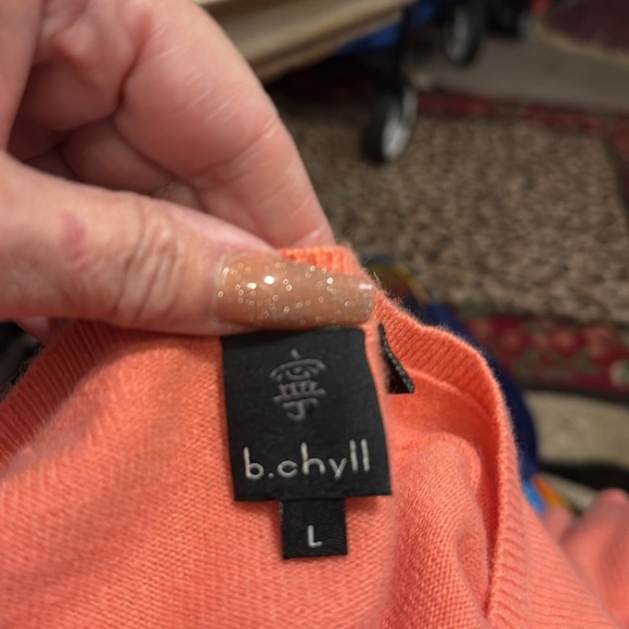 100% cashmere cardigan. Soft melon color. Unique snap closure. Brand b.chill - Picture 6 of 7